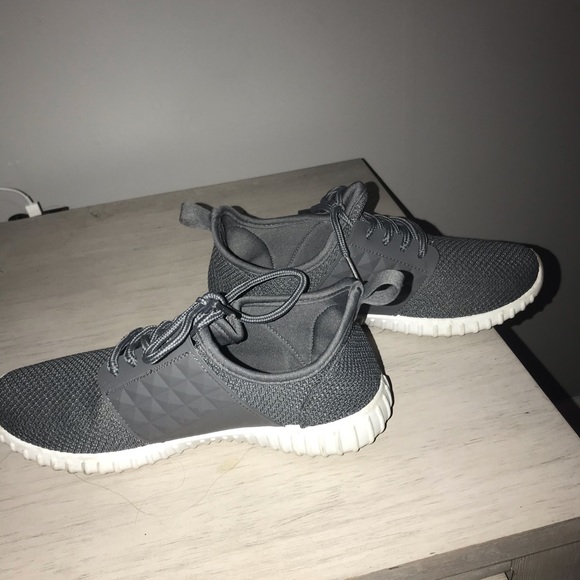 Shoes - Picture 2 of 3